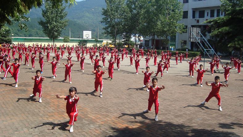 雞公山少林武術(shù)學校幼兒高托班的生活條件好嗎?